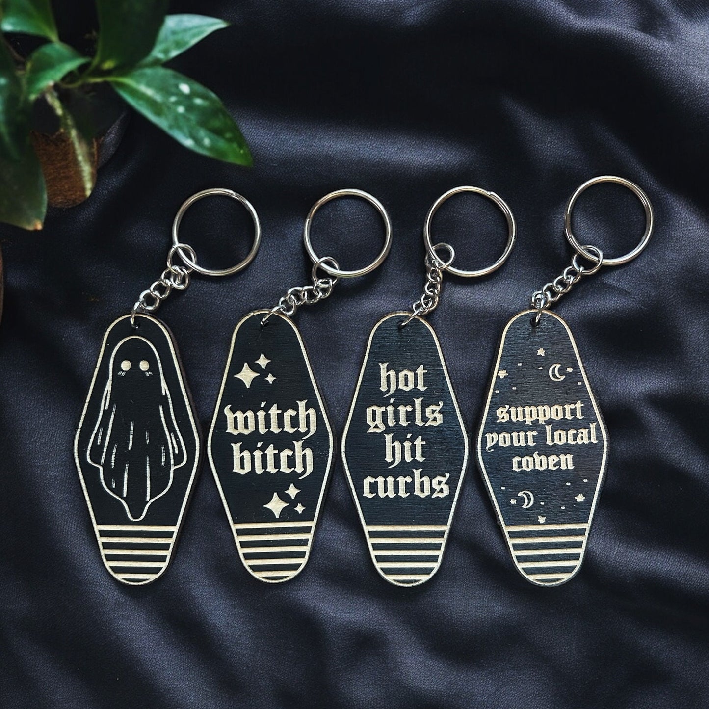 Gothic Style Vintage Motel Keychains - Handmade