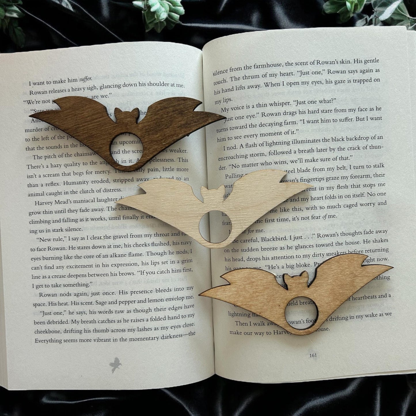 Bat Book Page Holder - Thumb Page Holder, Bookmark Spooky, Reading Helper, Page Spreader, Bookish Gifts, Book Club Gift, Halloween Reading